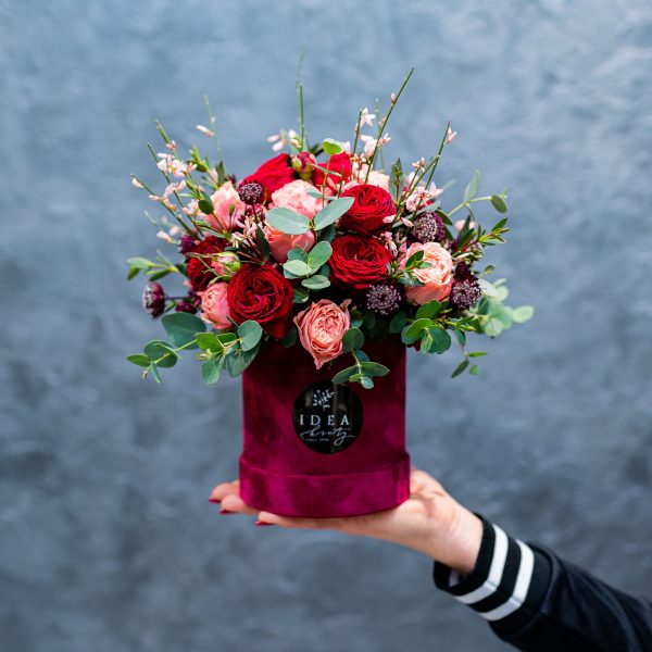 Kvetinový box s ružami
